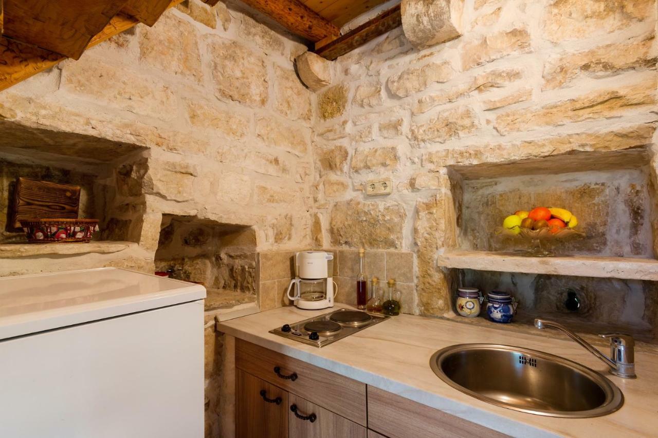 Old Small Stone House Zrnovo Exterior photo