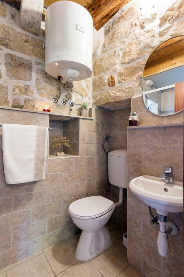 Old Small Stone House Zrnovo Exterior photo